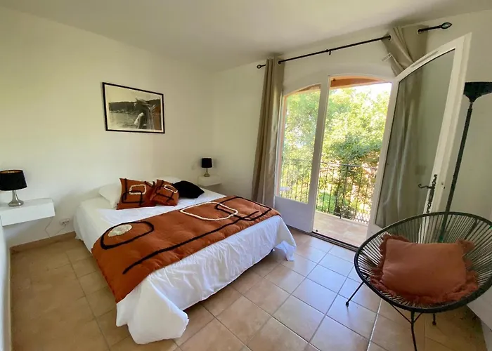 Villa Vue Mer Donnant Sur Le Golfe De St Tropez, 2 Chambres, 6 Pers, Piscine Commune Saint-Tropez