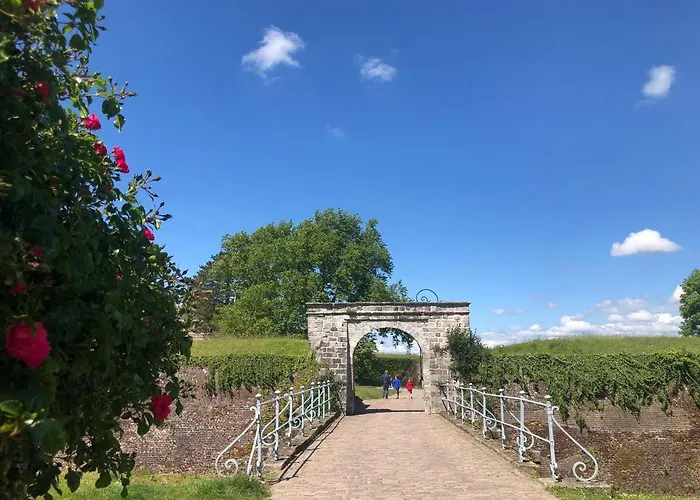 Hotel Aux remparts de Montreuil à Montreuil 