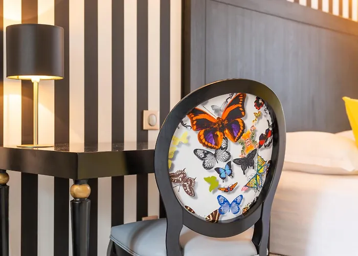 Hotel Riviera Elysees Parigi