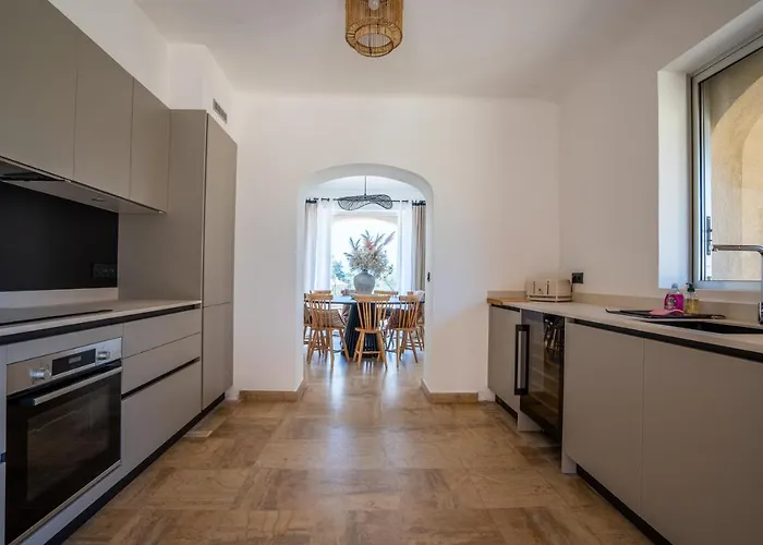 Villa De Standing Dans Un Quartier Calme Pour 12 Personnes A 3Km Du Centre Ville De Saint Tropez
