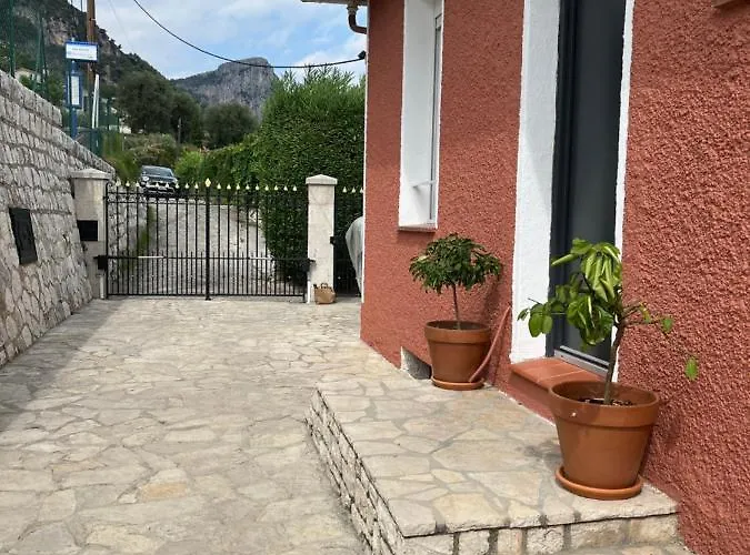 Superbe Haut De Villa Avec Vue Sur La Mer Vence