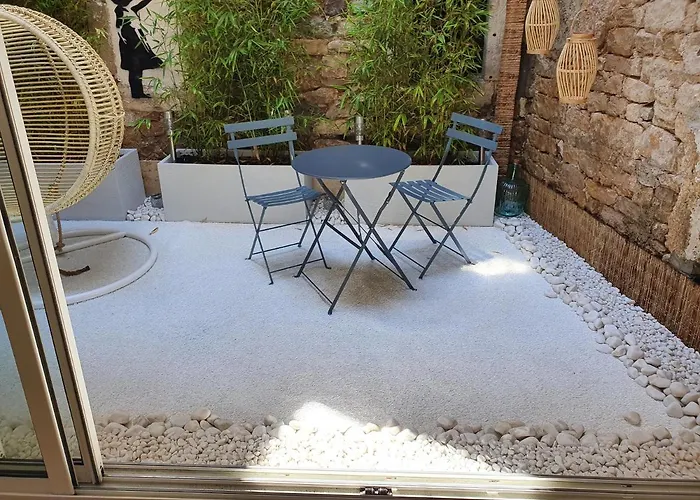 Suite 6 Nimes