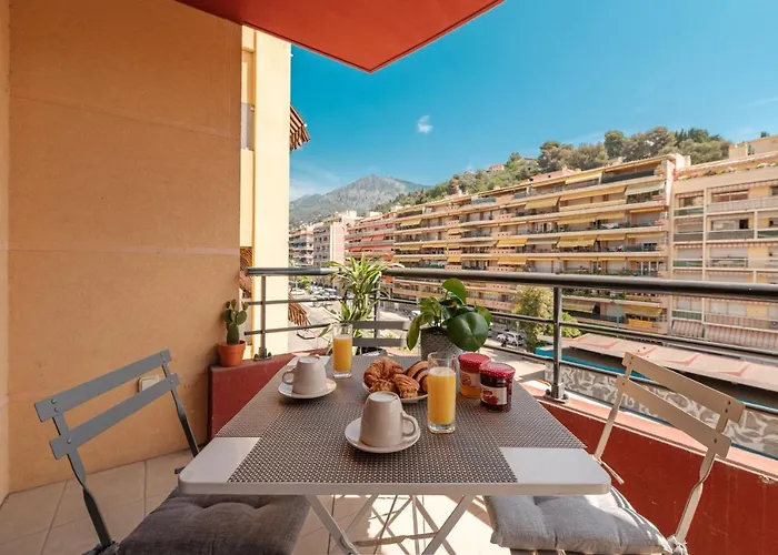 Superbe appartement rénové au centre ville de Mentone