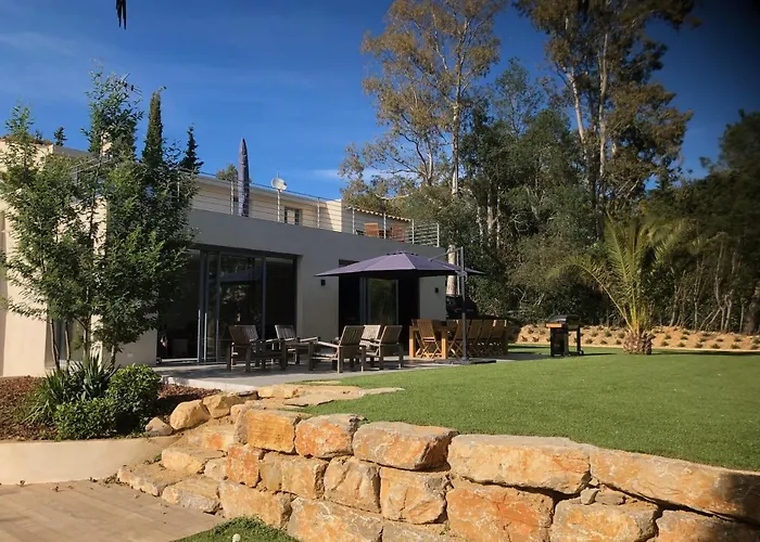 Villa de standing dans le Golfe de Saint-Tropez Grimaud