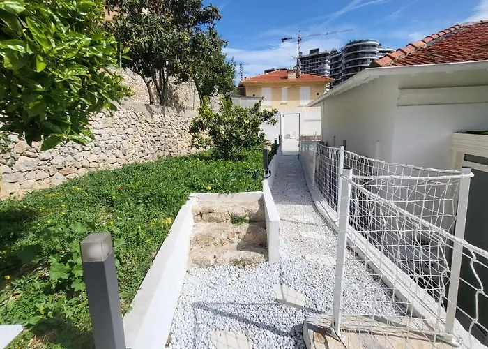 Flat In Villa, Pool & Fitness, Monaco, Bnbrickeys