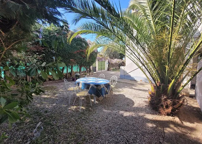 Villa La Desiree - Haut De Villa, 68M2, 8 Personnes Max, Climatise, 4 Etoiles, 120M2 De Jardin Et Parking, Wifi, Vu Mer Antibes