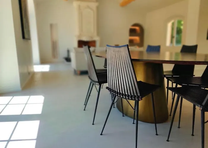 Exotic 4 Bedroom Villa Near Aix En Provence Niza