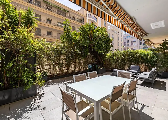 Stunning 2 Bedroom Flat, 2 Min From The Croisette Cannes