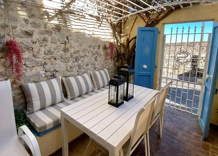 Antibes - Maison De Pecheur Renovee - Terrasse Face A La Mer