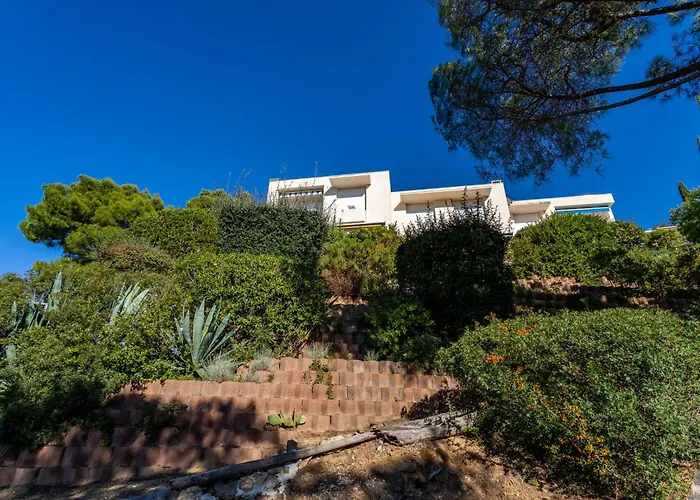 Apartment Les Bougainvillees By Interhome Le Lavandou