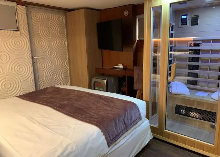 Vip Paris Yacht Hotel & Spa