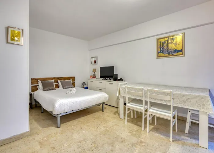 Studio Close To All Hyper Central Amenities Nice