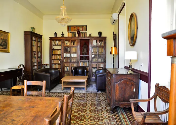 Logis Hôtel - Restaurant Résidence Les Cèdres Villeneuve-lès-Avignon