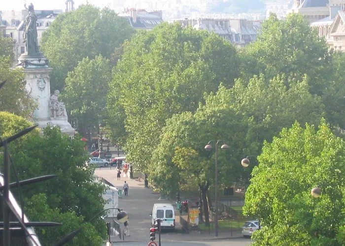 Hotel Ferney Republique Paris