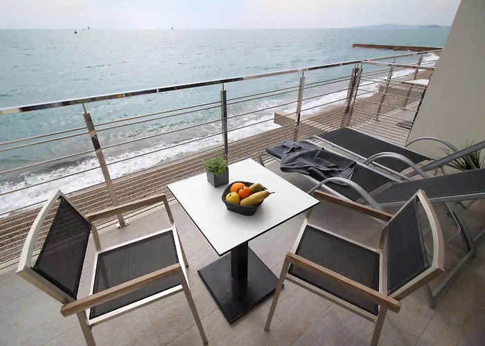 Hôtels à Villeneuve-Loubet