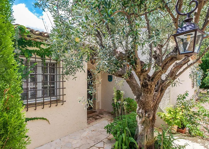 Cozy Home In St Paul De Vence Saint-Paul-de-Vence mit Pool