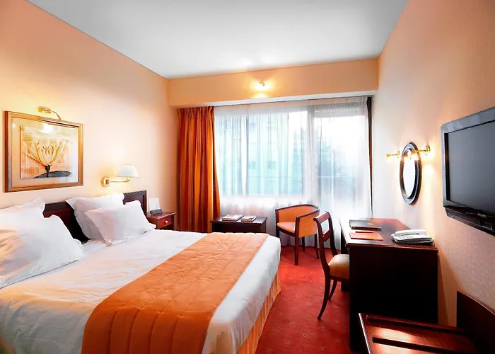 Best Nice Hotels For Families With Kids near Promenade des Anglais