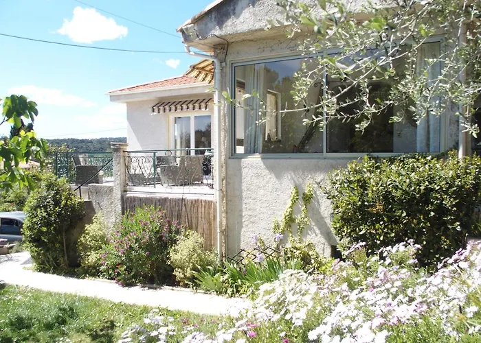 Tres Jolie Villa A Vence