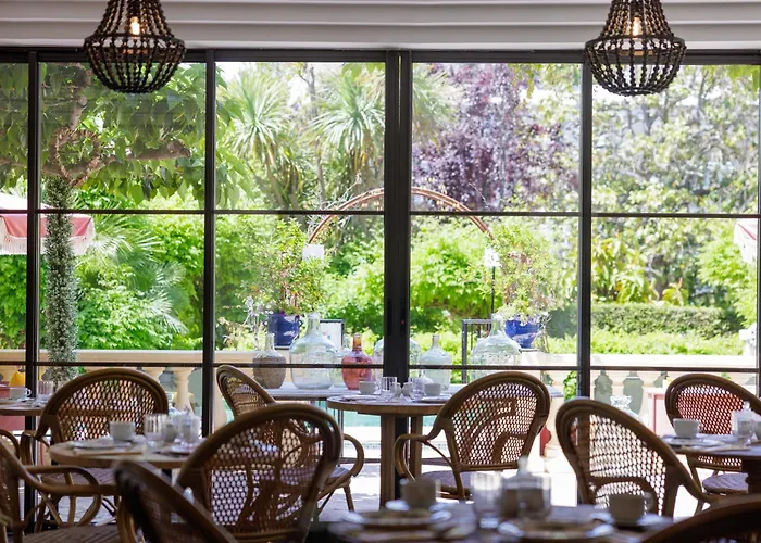 Hôtel Sainte Valérie Juan-les-Pins - un hotel a 4 stelle 