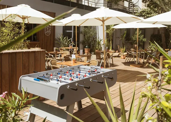 Hôtel les jardins du canal - solaire eco responsable - piscine - parking - garage - bornes électriques - accueil vélos - kids friendly Aigues-Mortes