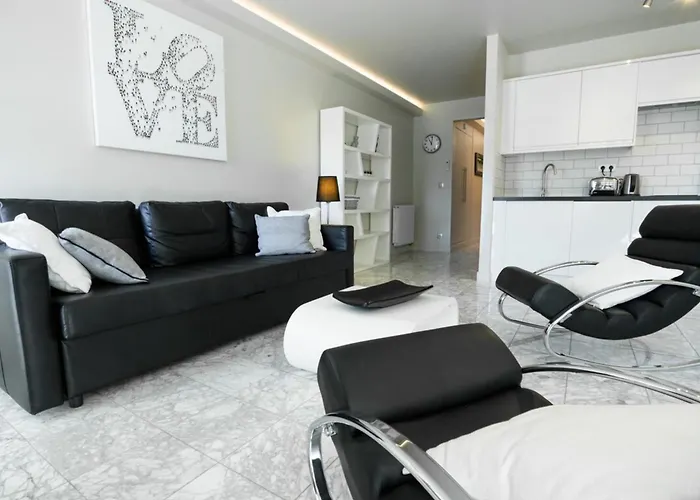 Privé 2-Bedroom Apartment Pointe Croisette Peaceful Walk To The Beach Cannes