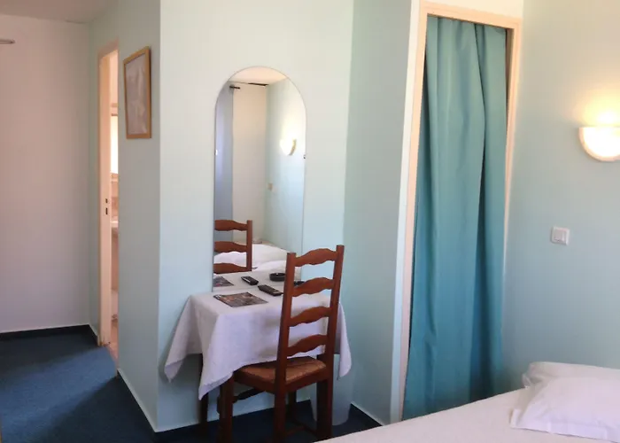 Au Nouvel Hotel Tolone