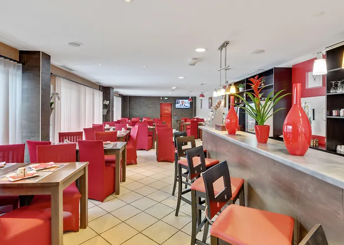 Hotel Paris Pacific: Metro-Adjacent Lodging Near Orly Airport Villejuif