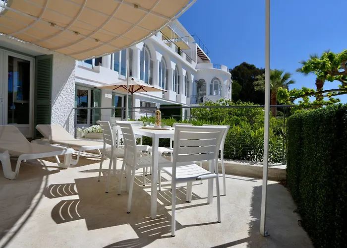 Auberge De La Calanque Le Lavandou