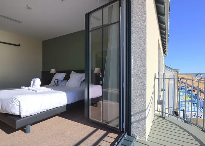 Les Flots - Hotel Et Restaurant Face A L'Ocean - Chatelaillon-Plage