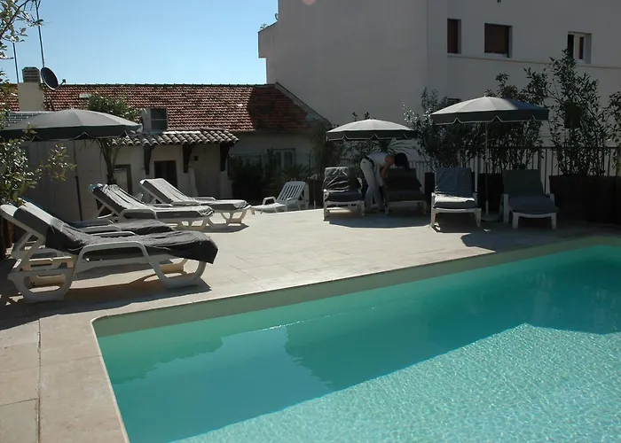 Brit Hotel Confort Le Revest Sainte-Maxime