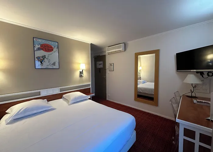 Logis Hôtel Restaurant LE MONARQUE 30 Parking Vélos Blois