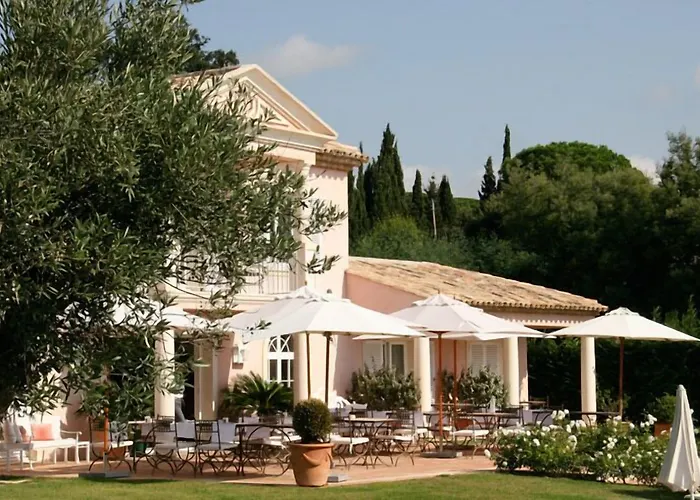 Hotel Villa Les Rosiers Grimaud - un hotel a 4 stelle 
