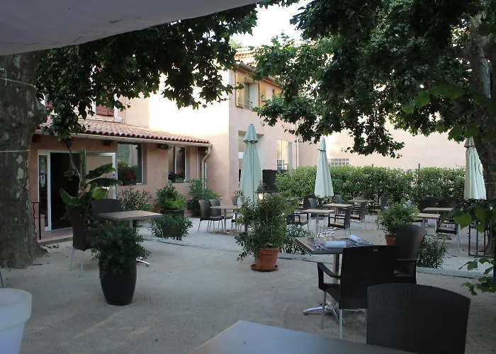 Le Clos Des Acacias Signes