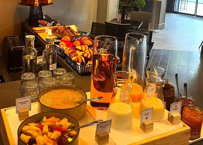 Hotel Sixteen Paris Montrouge