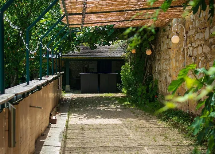 La Maison cachée du PAVILLON BELLEVUE Belley