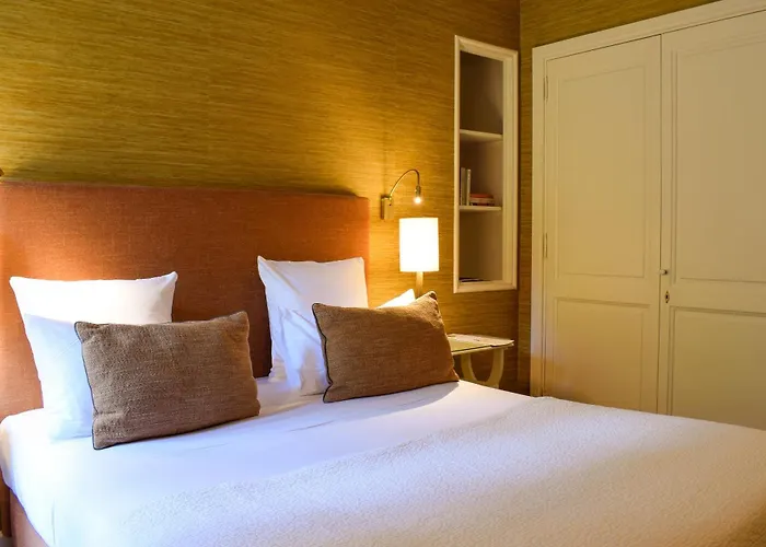 Baumaniere - Les Baux De Provence Hotel