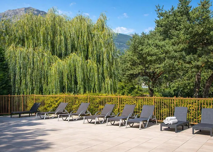 Logis Hotel Le Lac Embrun