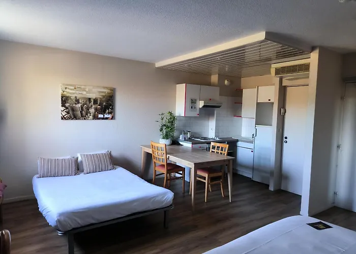 Kyriad Hotel Montpellier Centre Antigone