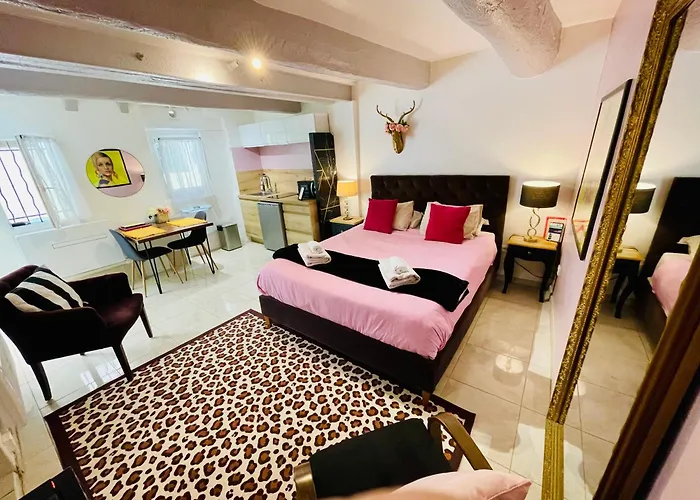 Artistic Antibes Apartment