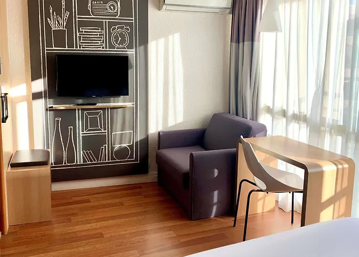Ibis Cannes Plage La Bocca