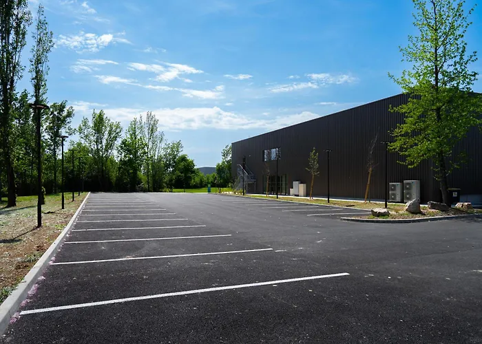 Sure Hotel by Best Western Les Portes de Montauban Campsas