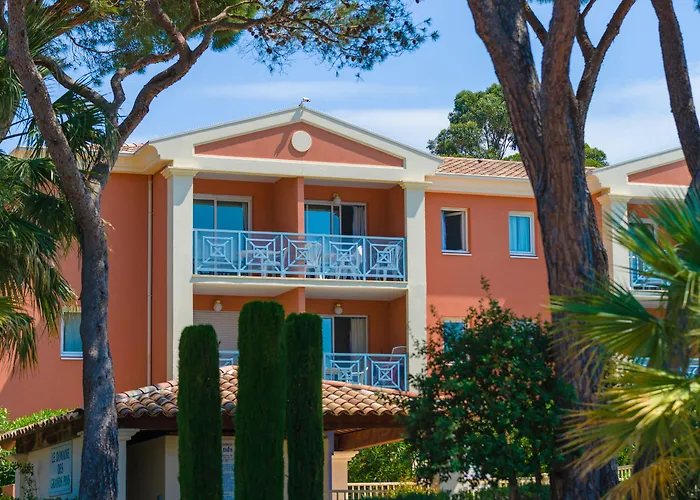 Lagrange Vacances Le Domaine des Grands Pins Saint-Raphaël