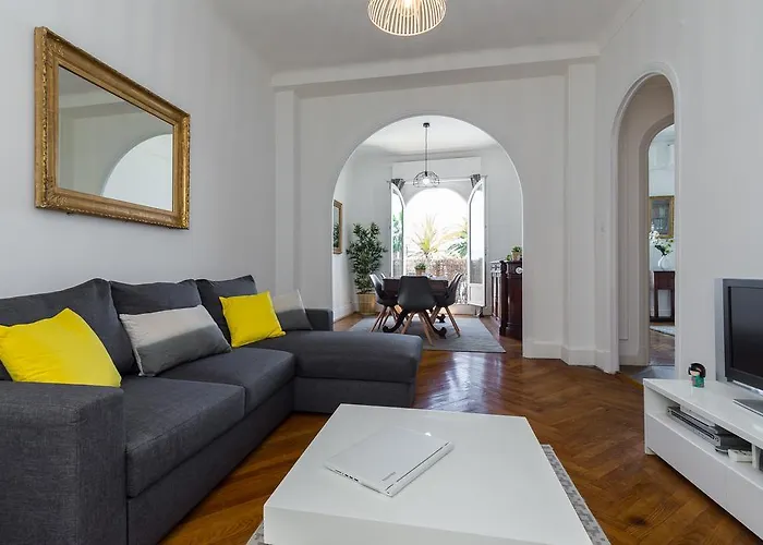 Beautiful Apartment By The Sea Front Nice
