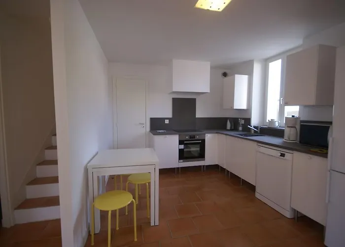 Lavish Holiday Home In Saint Tropez Near Beach