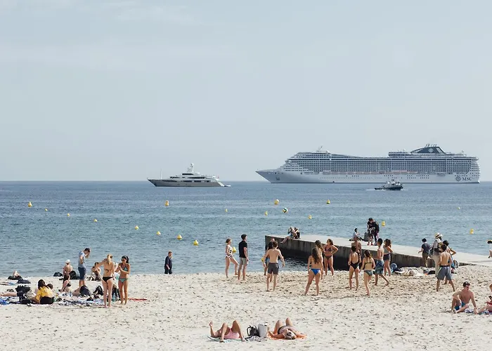 Cannes hotels near Le Suquet