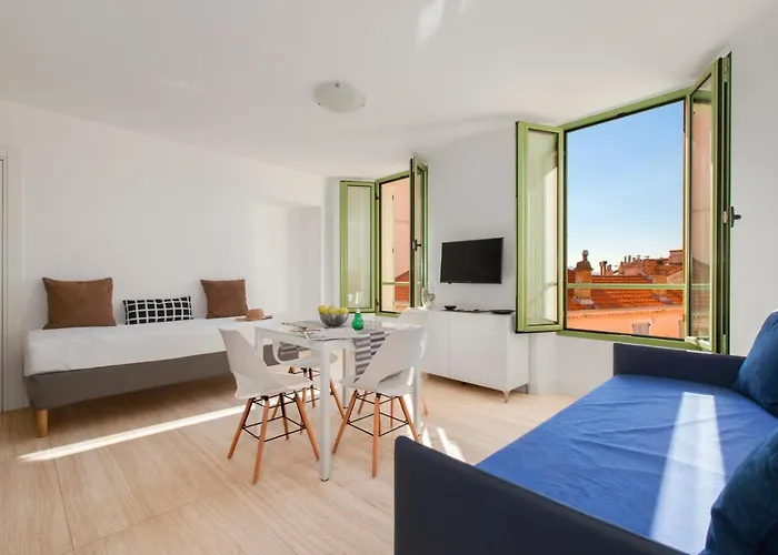 Boutique Cannes Old Town Suites