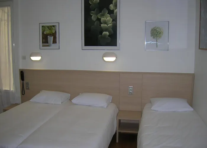 Hotel Darcet Parigi