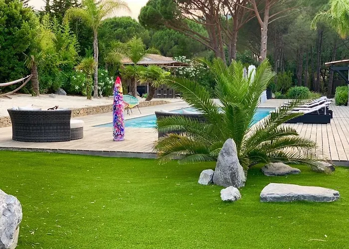 Shangtasia Luxury Art Room Grimaud - un hotel a 4 stelle 