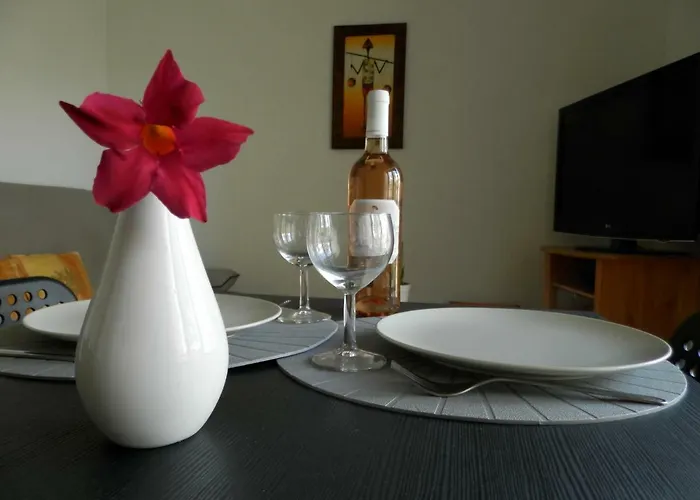 Les Pins . 2 P Calme Et Terrasse Apartamento Nice