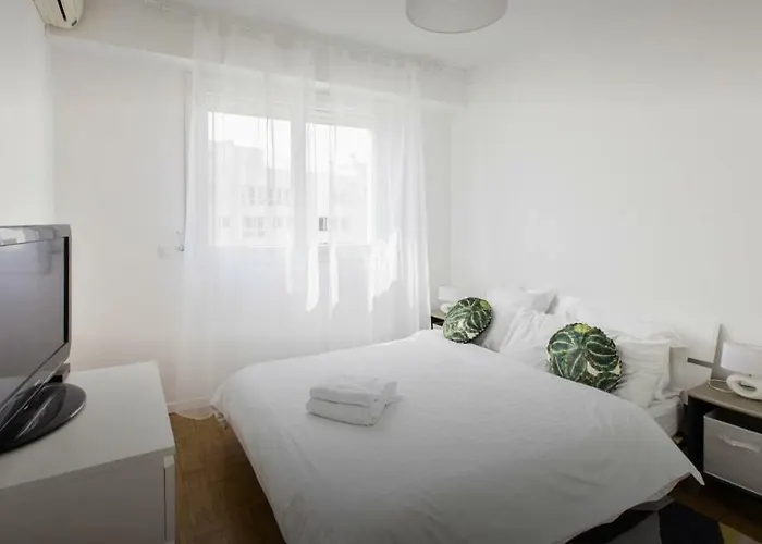 Boutique Ferienwohnung Stunning 2 bed Flat Nizza